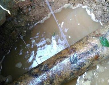 达尔罕茂明楼顶渗水维修公司分享下地暖漏水的原因及检测方法。